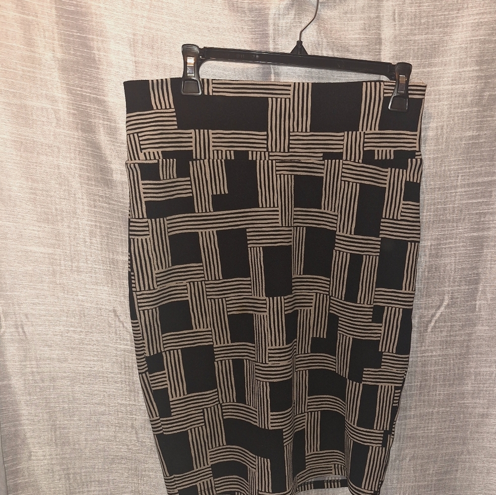 LulaRoe women's Cassie skirt. Size M